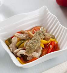 Ensalada de pimientos y pollo con almendras