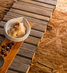 Helado de ron con pasas