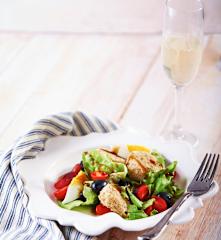 Ensalada con tortitas de amaranto y atún
